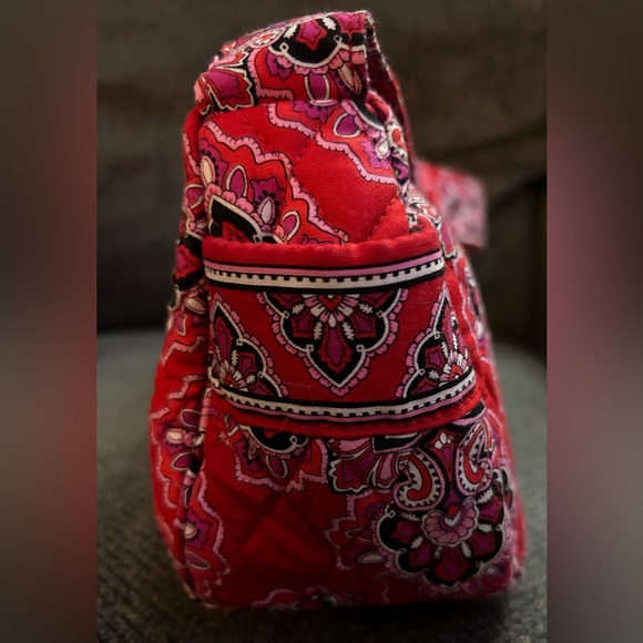 Beautiful Vera Bradley handbag in excellent condition. Adorable. - Picture 9 of 9